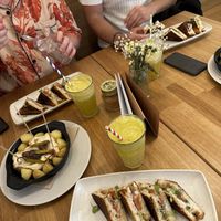Burned toasts (mozzarella / truffle) and botanic potatoes - literally cooked potatoes topped with store bought mayonnaise topped with „salsa"🥲  at botànic in Barcelona