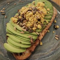 Tostada de aguacate y tofu revuelto #Veganuary at botànic in Barcelona