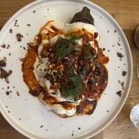 pane naan con melanzana e crema di tahina   at botànic in Barcelona