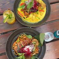 Kokos Curry mit Veganem Chicken & Udon Nudeln mit Veganer Ente (in der Karte nicht als vegan gelabelt, auf nachfrage aber als vegan bestätigt )  at Ngon Veggie in Cologne