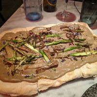 Pizza extrem lecker at La Huerta Funky Castizo in Madrid