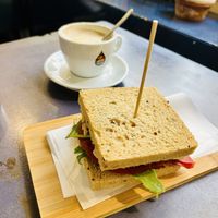 Cappuccino mit Hafermilch und veg Sandwich   at Radici di Sicilia in Palermo