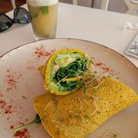 Green wrap and lemon ginger mint juice at Vegasmo in Brasov