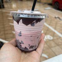 Cracked “Cracking” Soy Latte with Strawberry  at Premarché Cacaolate Lab in Kyoto