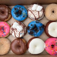 Assorted 12-pack of vegan donuts 🍩 Flavors: Chocolate-covered strawberry, Cookie Monster, Hot Cocoa, Maple Sugar, the ‘Homer’ (pink sprinkle), Red velvet. #Veganuary at Monster Baby Donuts - Pop up in Columbus