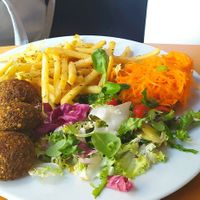 Falafele, frytki, surówki at Vega in Wroclaw