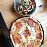 Proteina pizza and bibimbam at Vega in Wroclaw