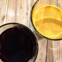 Hibiskuslimonade und Mangolassi at Vega in Wroclaw