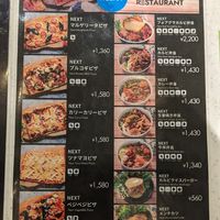 Vegan pizza slices and bowls at Wayback Burger in Tokyo