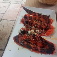 Varias opciones at Rompeolas Sidreria - Grill in Ribadesella