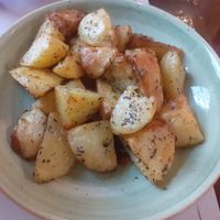 Roasted potatoes at Gusto Leo in Florence