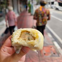 Vegan pork bun at Gu Long Bao - กู่ หลง เปา ซาลาเปาโบราณ 古笼包 包子店 in Bangkok