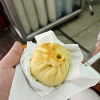 Vegan pork bao bun at Gu Long Bao - กู่ หลง เปา ซาลาเปาโบราณ 古笼包 包子店 in Bangkok