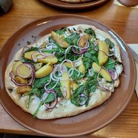 Rahmfladen "Die gute Fee" (vegane Creme, Kartoffeln, Pilze, Spinat und Zwiebeln) at Drachenfeuer in Meersburg