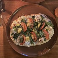 Fladen mit veganem Rahm, Kartoffeln, Champignons, Spinat und Tomaten (selbst zusammengestellt)  at Drachenfeuer in Meersburg