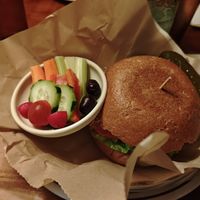 Hamburguesa y su mini mini ensalada 😂 at The Yellow Deli in San Sebastian