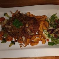 Vegan steak & roasted onion ('Sipulipihvi modified vegan) at Ravintola Oskari in Akaa