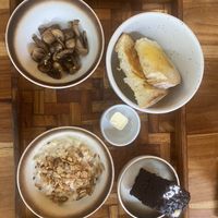 Breakfast with sourdough, Sautéed mushrooms, Muesli with oat milk, and vegan chocolate cake - served with none vegan butter    at Mimamori in 