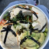 Vegan poke: tofu, nori, wakame, pomodorini, carote, edamame, riso  at Blu Blu Poke in Milan