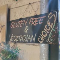 Sign at the wall at Restaurant Palac in Baska Voda