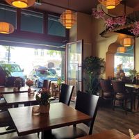 Innenansicht nach außen hin at Sen Vegan in Berlin