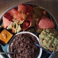 Nachoteller mit Bohnenmus für zwei Personen at Chango in Hamburg