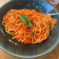 spaghetti pomodoro e basilico at L'Osteria - Elisabethstraße in Munich