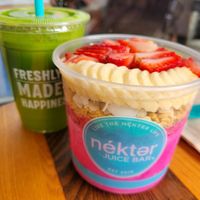 Dragon fruit bowl and a green juice at Nekter Juice Bar in Santa Monica