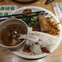 Buffet plate with various dishes at Sumanxiang Vegetarian Cafeteria Suyan - 素满香素食自助餐厅·素宴 民乐园店 in Xian