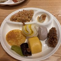   at Sumanxiang Vegetarian Cafeteria Suyan - 素满香素食自助餐厅·素宴 民乐园店 in Xian