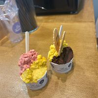 Strawberry mango / chocolate and mango  at Che Gelats! in La Palma