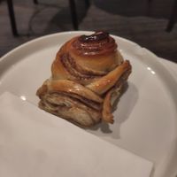 Cinnamon roll at Suuapinga - Specialty Coffee in Munich