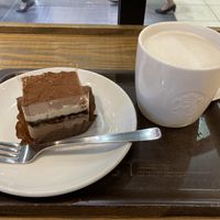 Tiramisù and hojicha tea latte  at Starbucks - Lumine Fujisawa   in Fujisawa