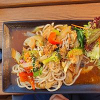 Udon Xao Chay mit veganer Ente at Fam Linh in Heidenheim