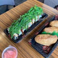 Veggie roll wakame (attention, c’est possible que cela soit servi avec une sauce de type mayonnaise, je n’ai pas demandé si c’était vegan)   at Sushi Soleil in Ans