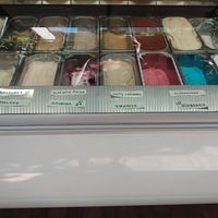 Menu of ice flavours (v for vegan) at Tante Frizzante Event-Bar & KiezGarten Zart Daneben in Berlin