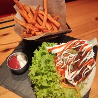 Veggie Bao /Süßkartoffelpommes at How Bao in Solingen