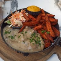 Amazing all-vegan place. We ordered the stew with sweet potatoes and the loaded nachos.
Everything was incredible and people were super friendly at OhMA Gent in Ghent