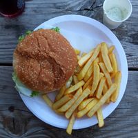 Hamburguer vegan Beyond Meat at Vale do Rossim Eco Resort in Gouveia