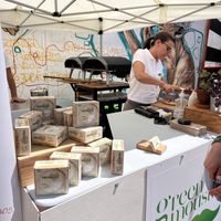 Sehr guter Käse und leckere Pizza   at Lisbon Vegan Market / Oeiras Vegan Market in Lisbon