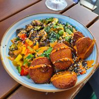 Ahoi Bowl + Falafel at Schiffercafe Kiel in Kiel