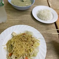 Pad Thai und Green Curry   at Maturot in Bangkok