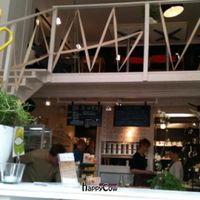 inside at VEG Deli in Warsaw