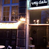An oasis in a sea of gluten & meat at VEG Deli in Warsaw