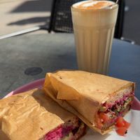 Sauerteigstulle mit Rote Beete, Salat und Avocado  at grown coffee in Guetersloh