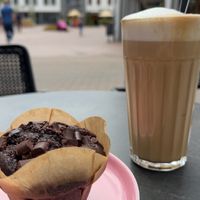 Elephant Vanilla chai Latte mit Hafermilch & Schoko Muffin  at grown coffee in Guetersloh