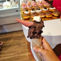 Vegan chocolate icecream and marshmellows at Hans & Gretel in Kos