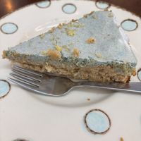 This cake was tasty but very crumbly and dry. Spirulina icing and citrus cake.  at Mela Canela - Sintra Centre in Sintra