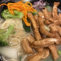 Ramen mit Tofu und Gemüse - denkt dran, das Ei abzubestellen ☝️  at Duo Mi in Innsbruck