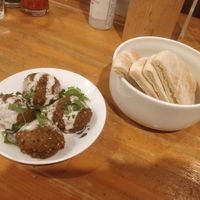 4 falafel balls + pita set (almost 700¥) #Veganuary at Ta-im in Tokyo